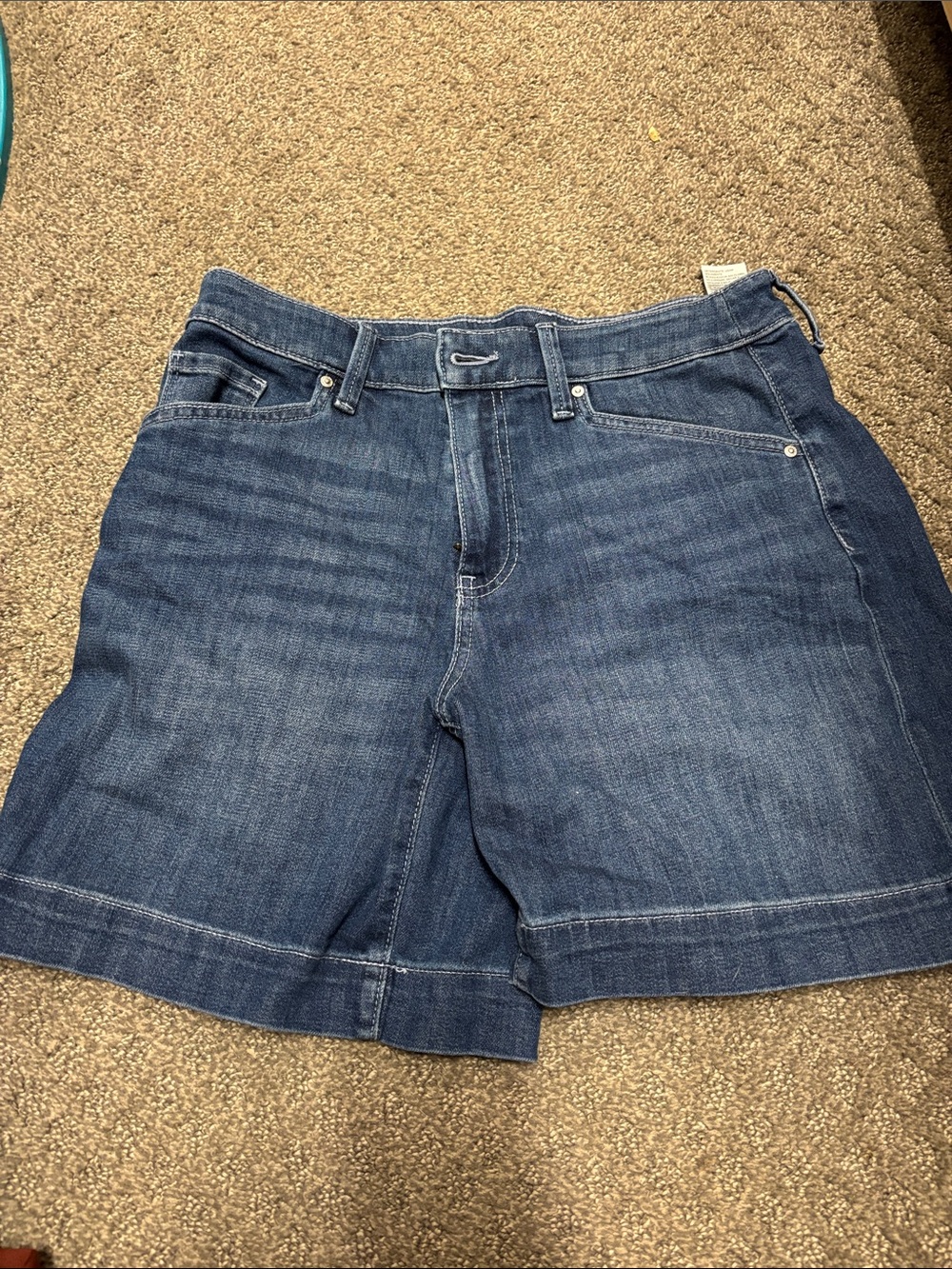 Chico Classic Mid-Wash Denim Jean Shorts for Women